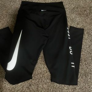 - Nike leggings (M)